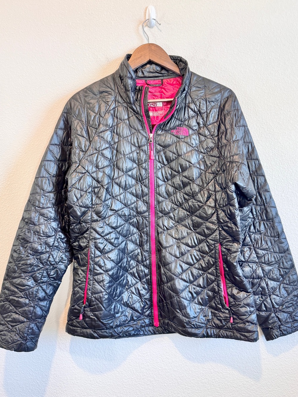 The North Face ThermoBall Jacket Womens Large Black Pink Quilted Puffer Hike J16